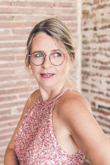 Portrait professionnel de Sandra , Responsable du showroom 